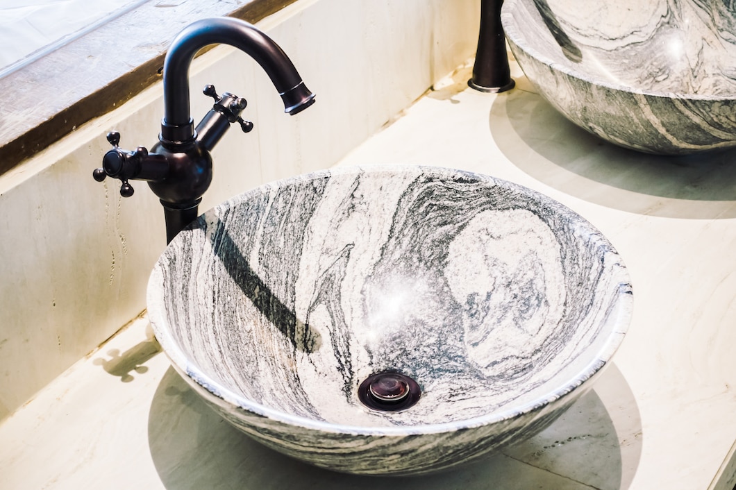 Jak wybrać idealną umywalkę do łazienki – poradnik z uwzględnieniem materiałów