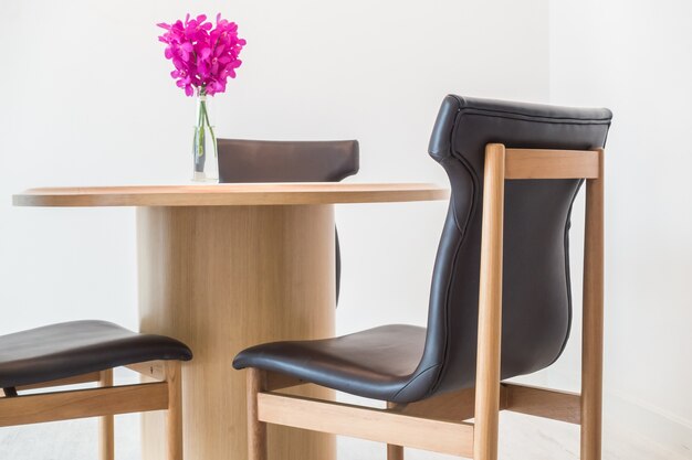 Jak wybrać idealny stół do jadalni?