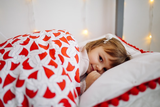 Jak personalizowana pościel może wpłynąć na jakość snu Twojego dziecka?